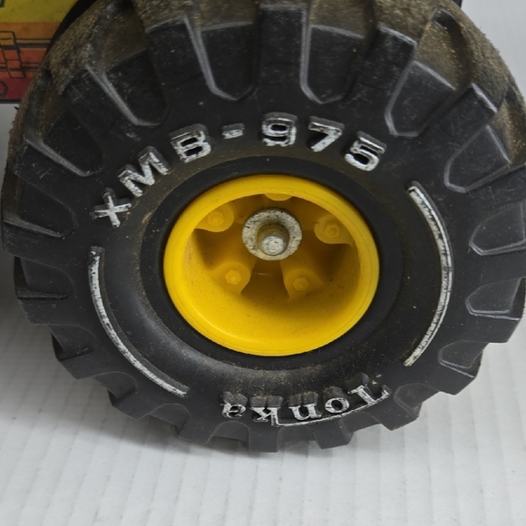 Tonka Classic Metal Turbo Diesel Yellow Dump Truck - Picture 6 of 16